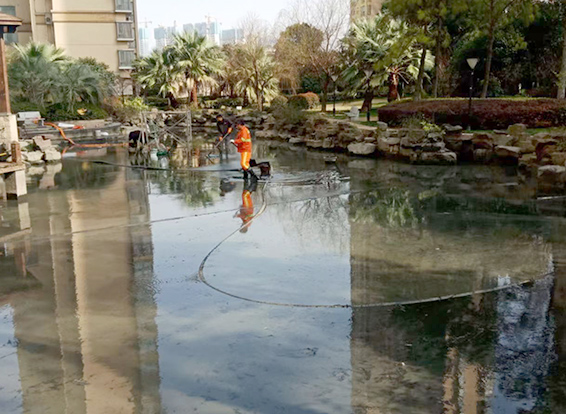芒市景观池淤泥清理