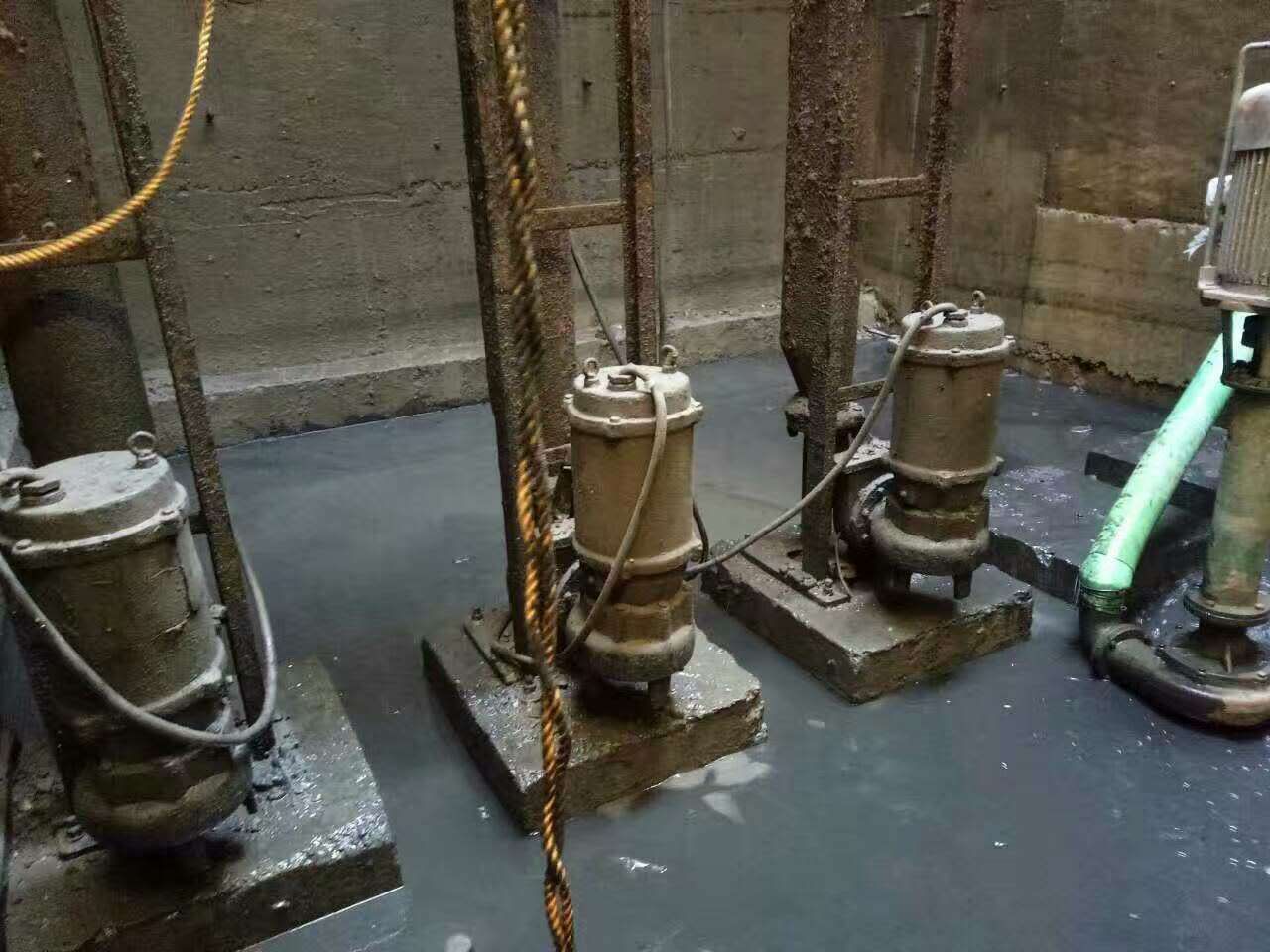 芒市污水池清理